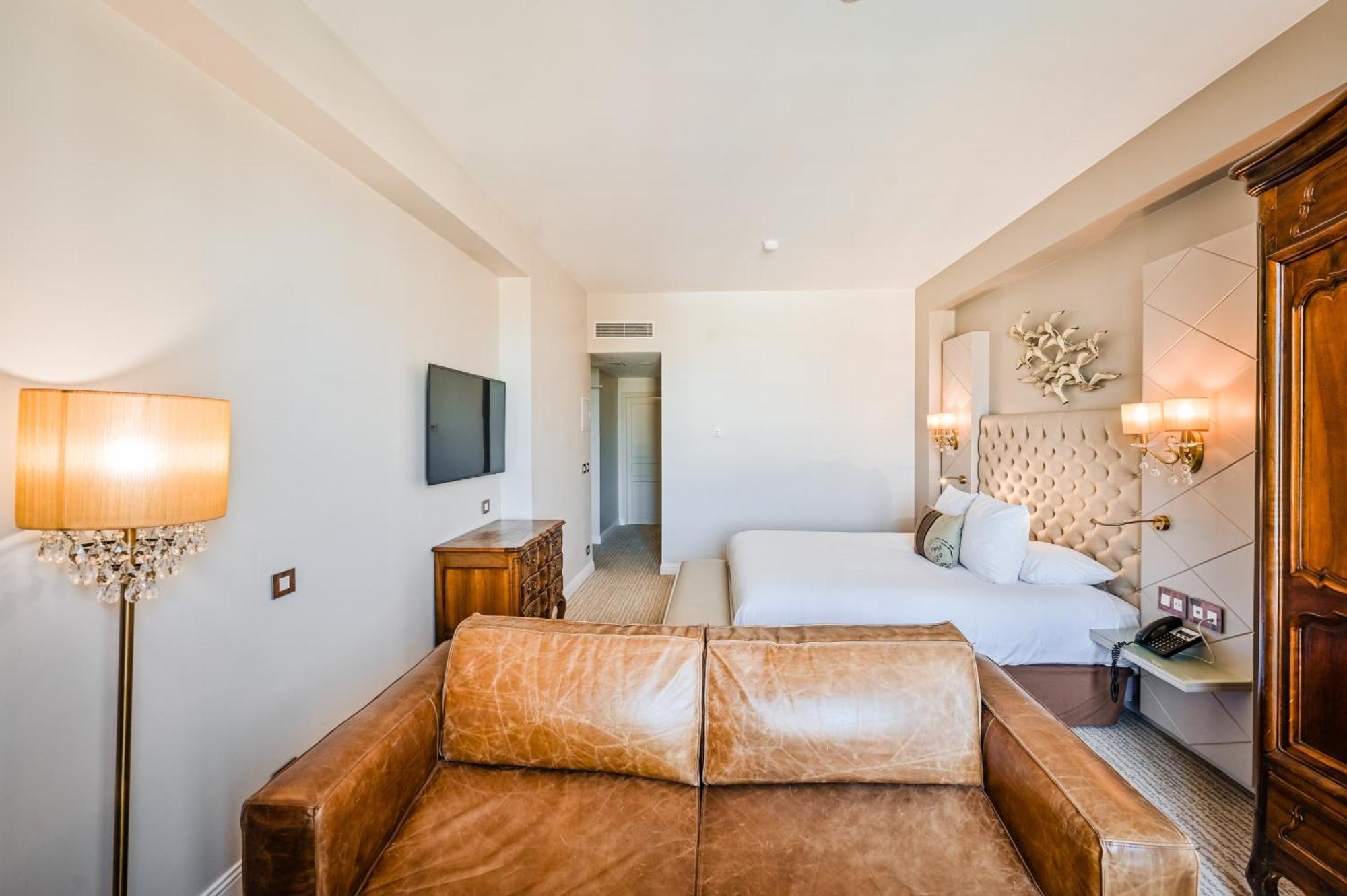 Grand Hotel Des Sablettes Plage, Curio Collection By Hilton La Seyne-sur-Mer Exterior foto